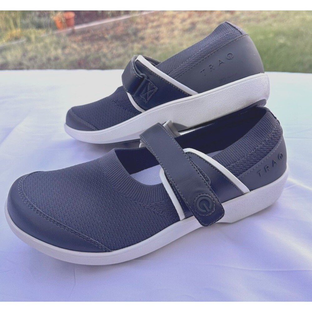 Womens 40 TRAQ Allegria Gray Mary Jane Comfort Walking Shoes Flats 9 M